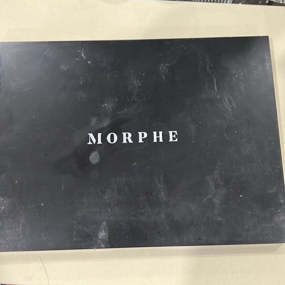 Morphe artistry palette in shade 35G (Bronze Goals)